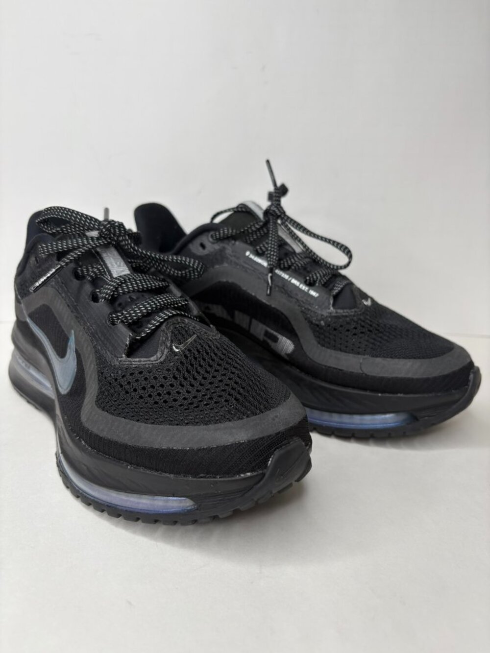 Nike Women’s Pegasus Premium Size 7.5 Black Metallic Siller Running Shoes